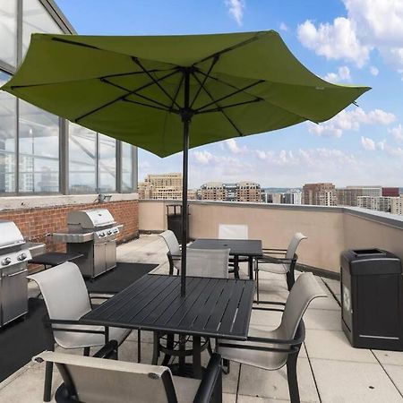 Incredible Apartment With Rooftop In Pentagon City アーリントン エクステリア 写真