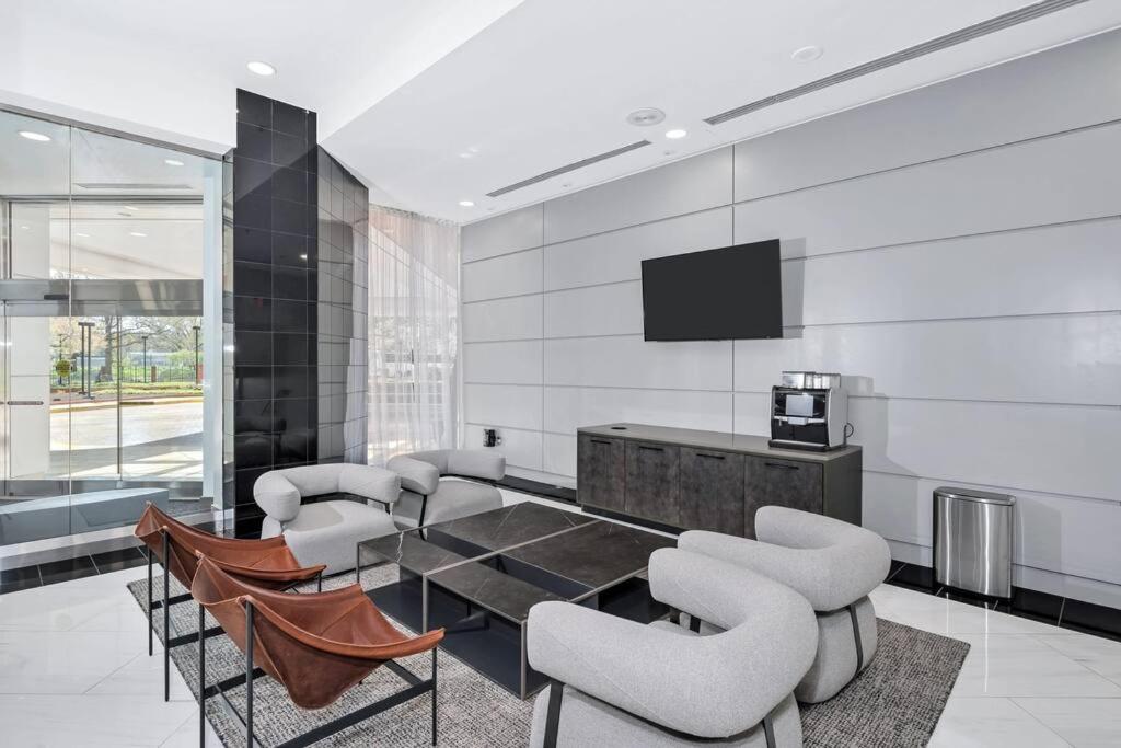 Incredible Apartment With Rooftop In Pentagon City アーリントン エクステリア 写真