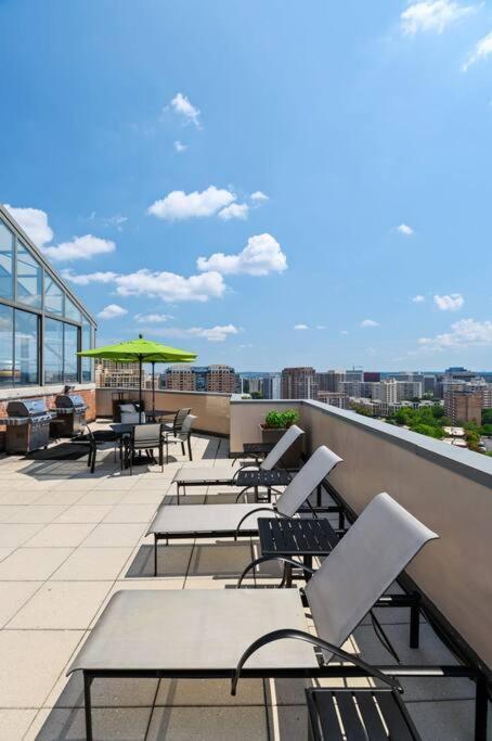 Incredible Apartment With Rooftop In Pentagon City アーリントン エクステリア 写真