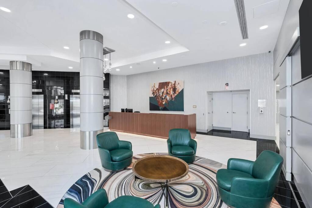 Incredible Apartment With Rooftop In Pentagon City アーリントン エクステリア 写真