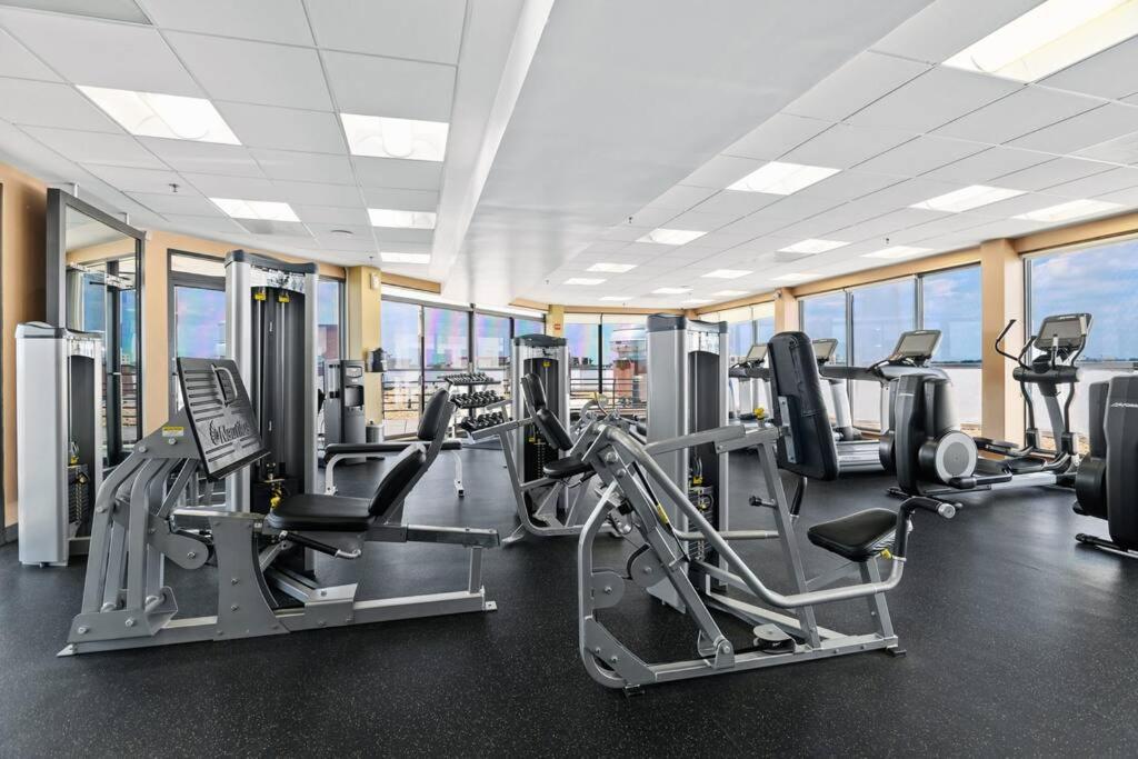 Incredible Apartment With Rooftop In Pentagon City アーリントン エクステリア 写真