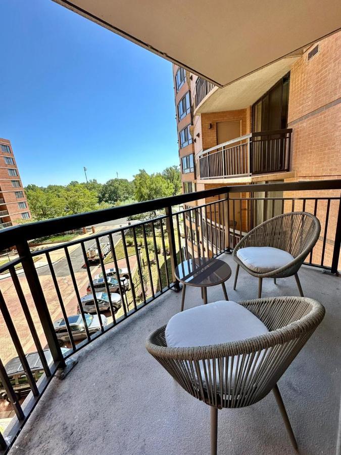 Incredible Apartment With Rooftop In Pentagon City アーリントン エクステリア 写真